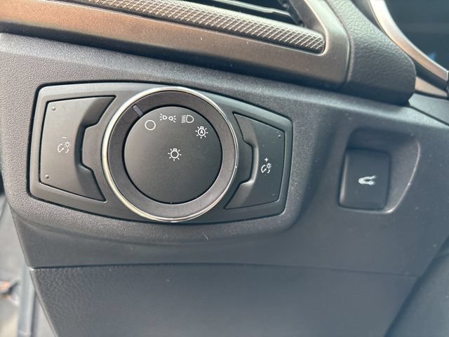 Used 2020 Ford Fusion SE FWD image 24
