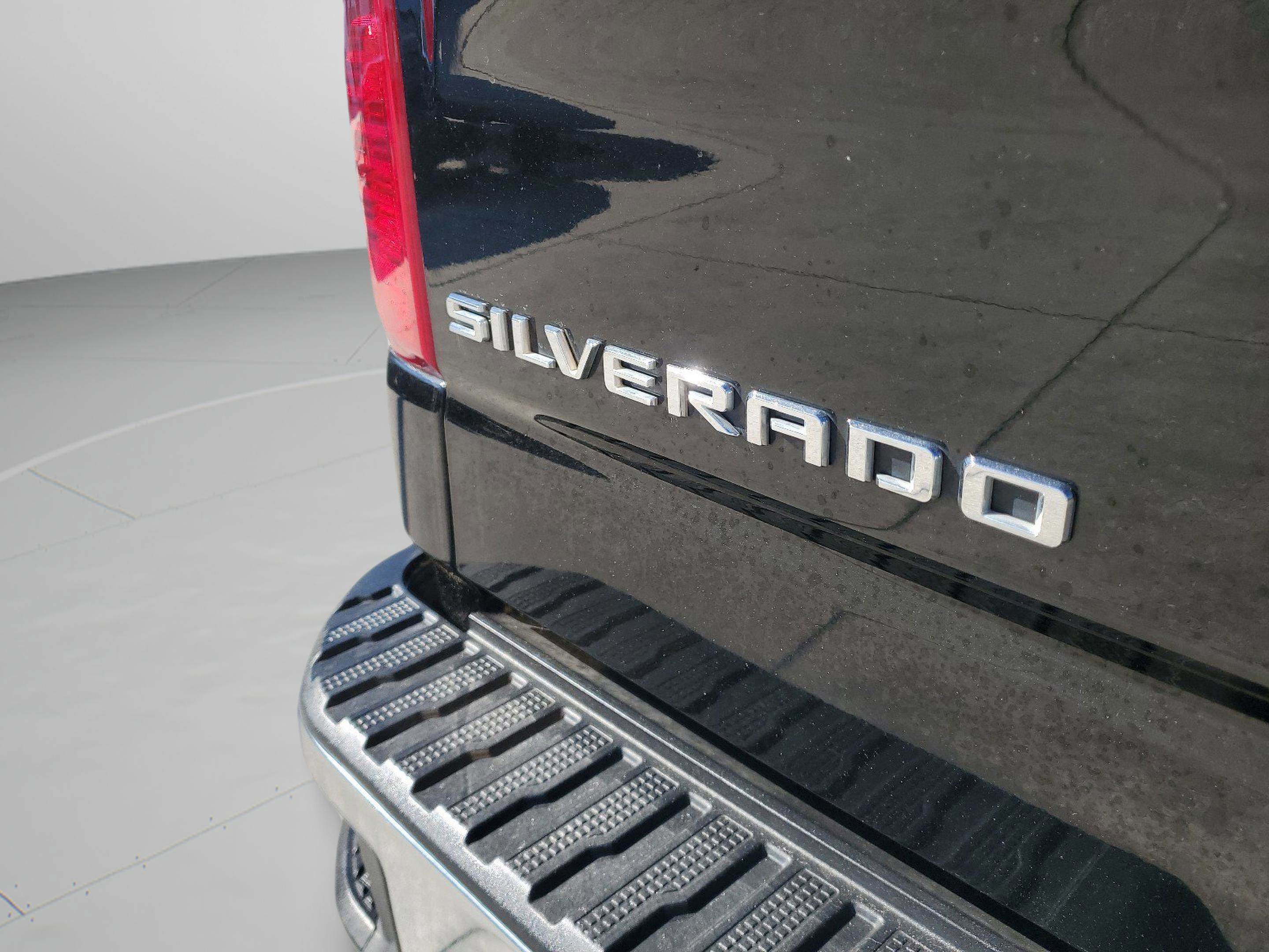 Used 2025 Chevrolet Silverado 1500 LT AWD/4WD image 30