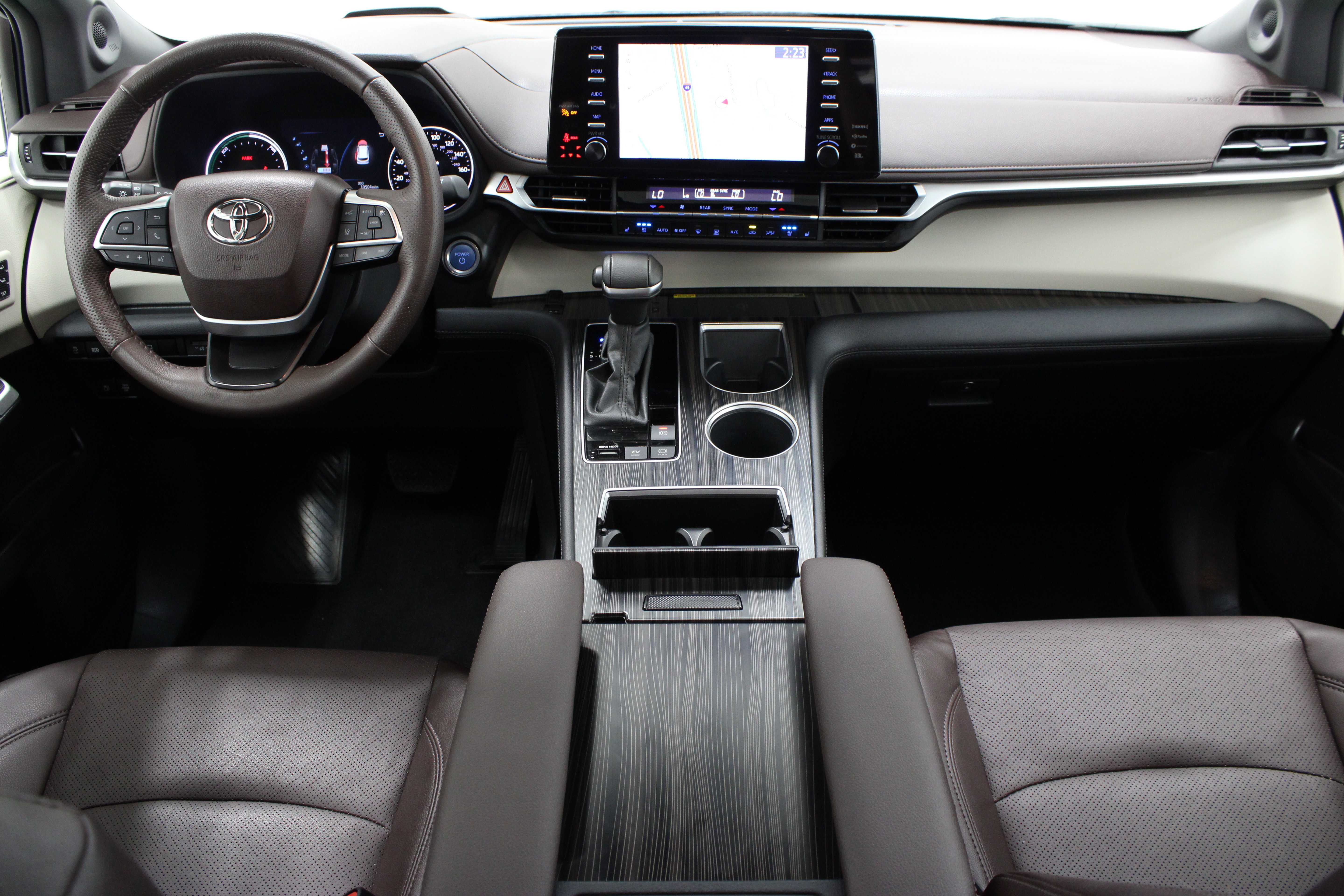 Used 2024 Toyota Sienna Platinum AWD/4WD image 33