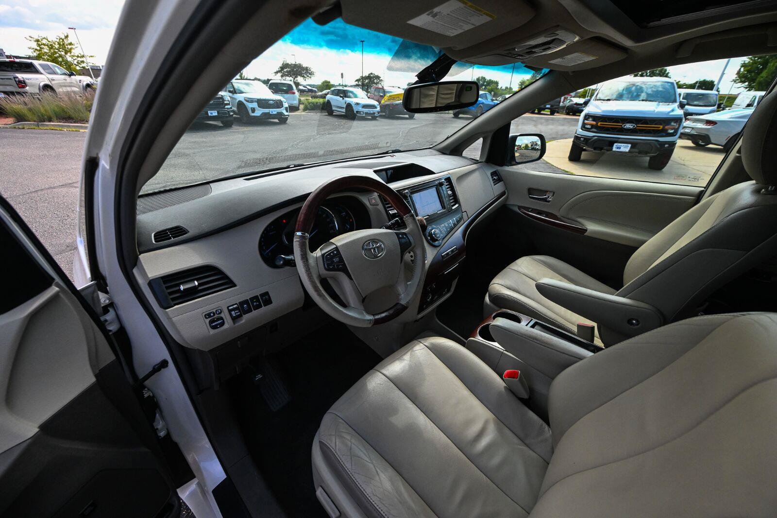Used 2011 Toyota Sienna Limited w/ Premium Pkg FWD image 18