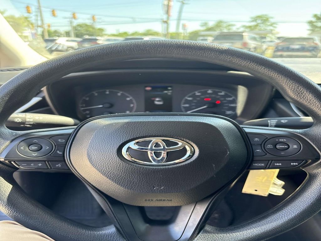Used 2025 Toyota Corolla LE FWD image 12