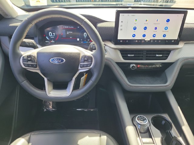 Used 2026 Ford Explorer Active w/ Active Comfort Package RWD image 4