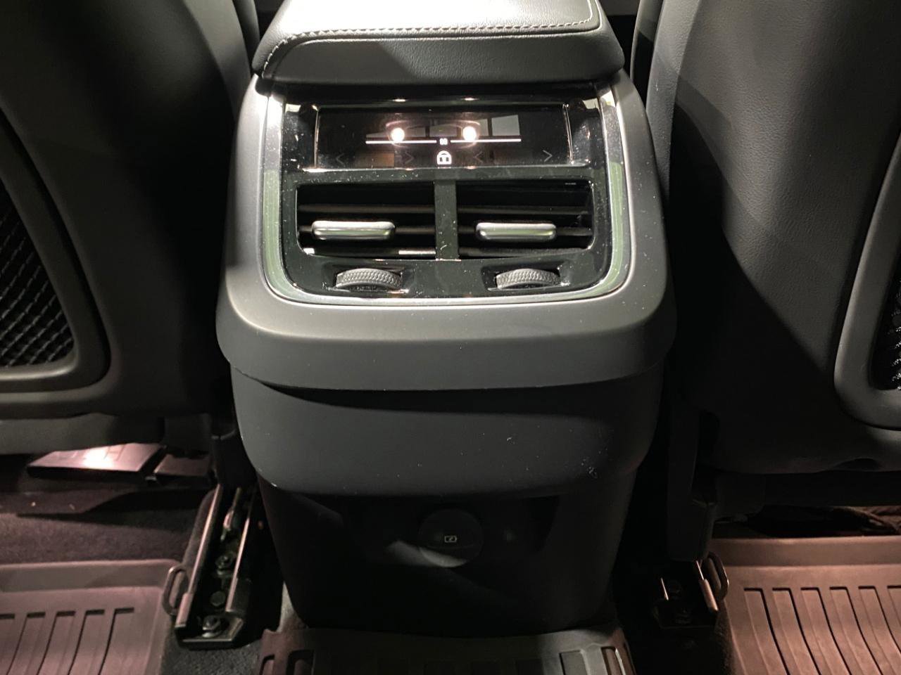 Used 2021 Volvo XC60 T5 R-Design image 15