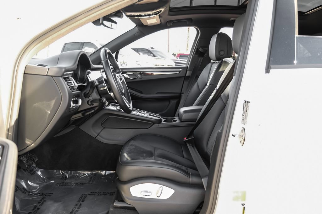 Used 2020 Porsche Macan AWD/4WD image 35