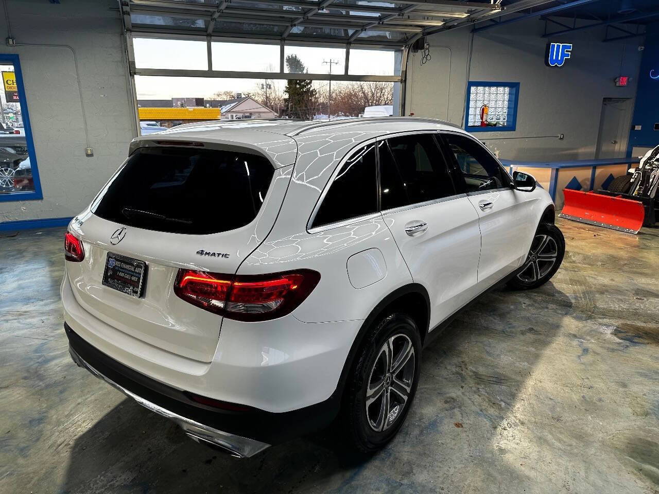 Used 2018 Mercedes-Benz GLC 300 4MATIC image 2