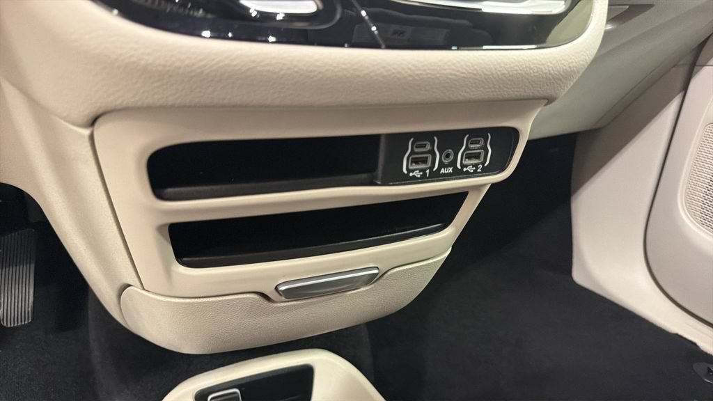 Used 2023 Chrysler Pacifica Touring-L FWD image 22