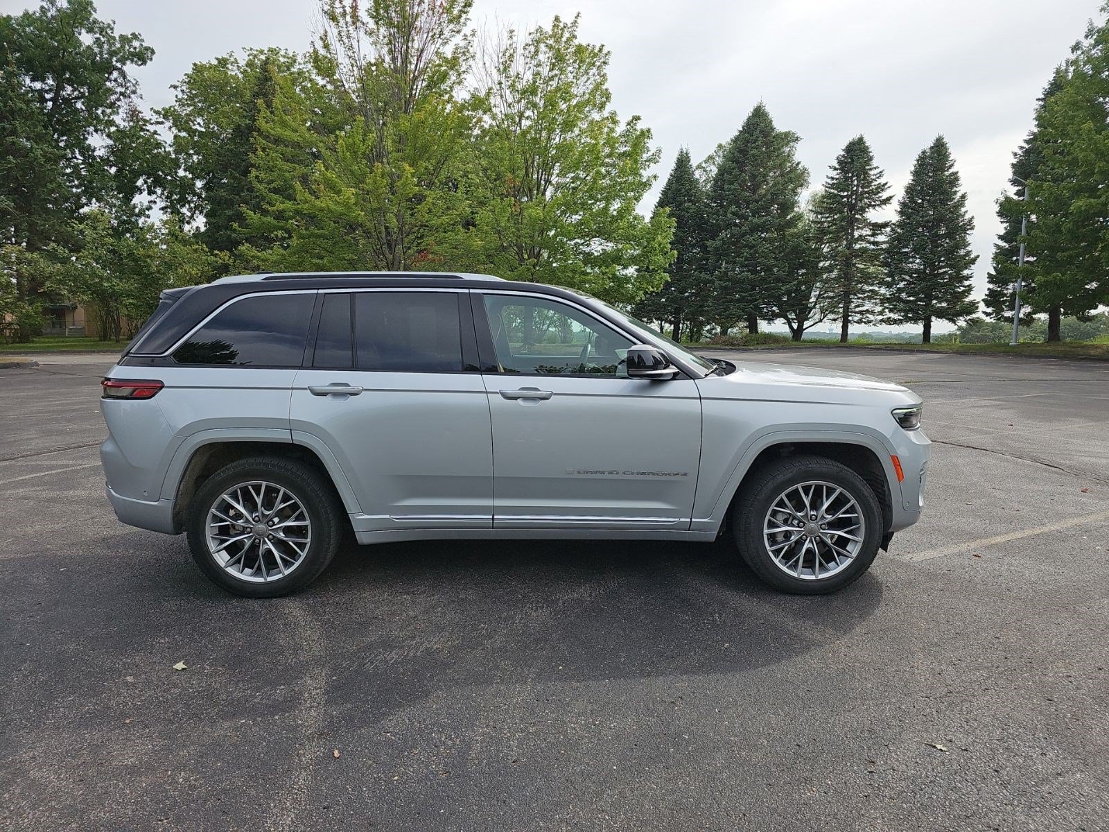 Used 2022 Jeep Grand Cherokee Summit w/ Adv Protech Group IV AWD/4WD image 7