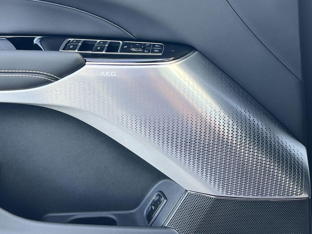 New 2025 Cadillac Lyriq Sport image 25