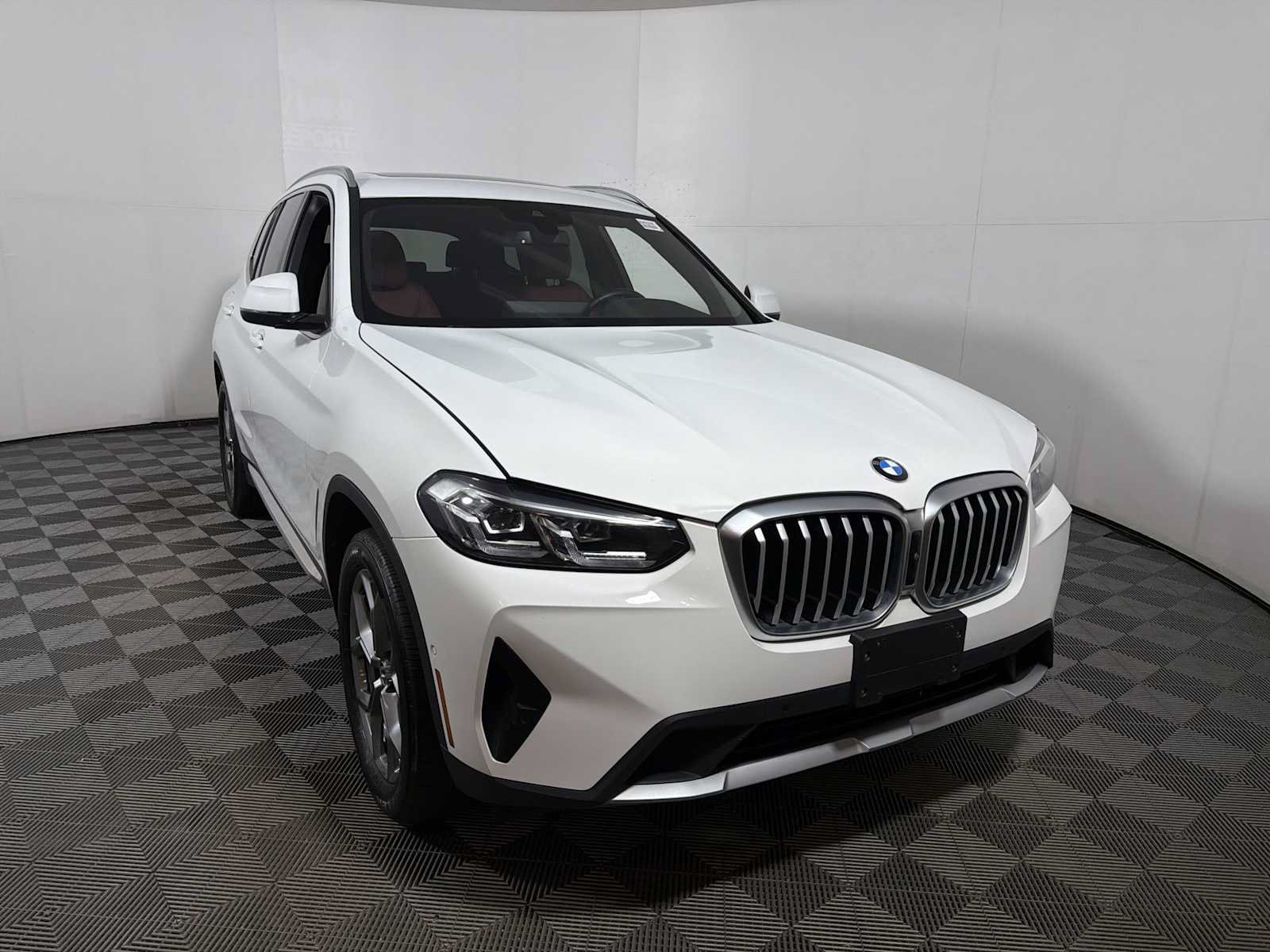 Used 2024 BMW X3 xDrive30i w/ Premium Package AWD/4WD image 2