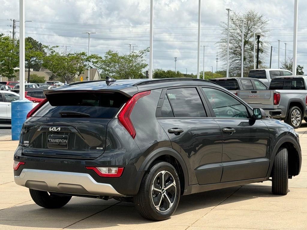 Used 2025 Kia Niro LX FWD image 5