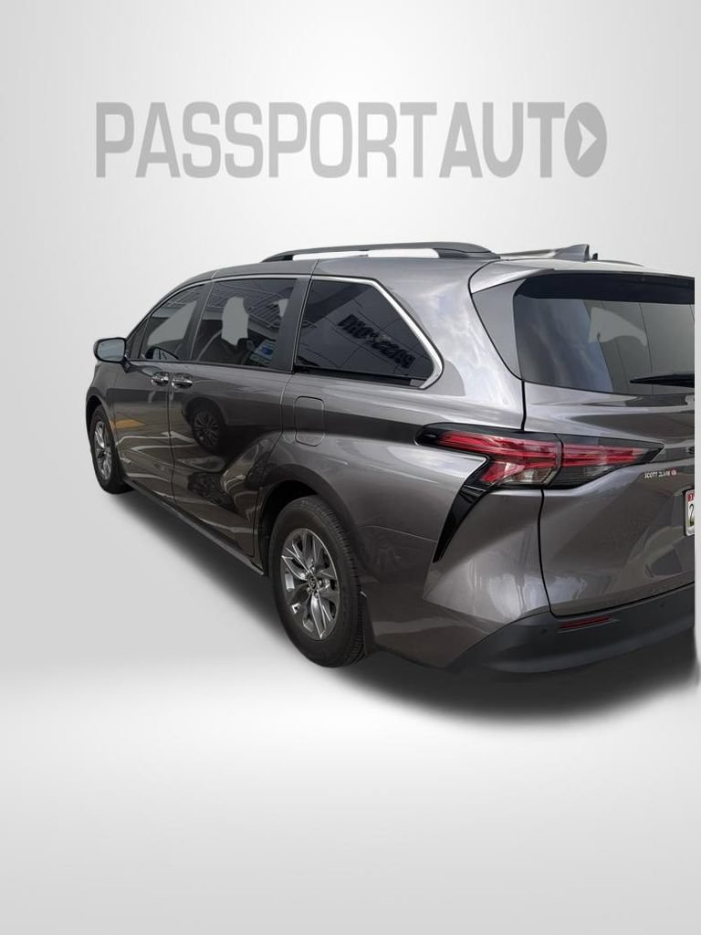 Used 2021 Toyota Sienna XLE w/ XLE Plus Package FWD image 7