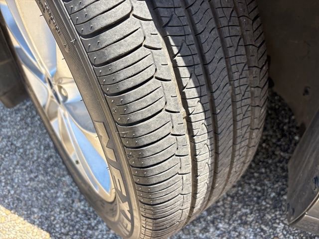 Used 2019 Ford Fusion SE FWD image 3
