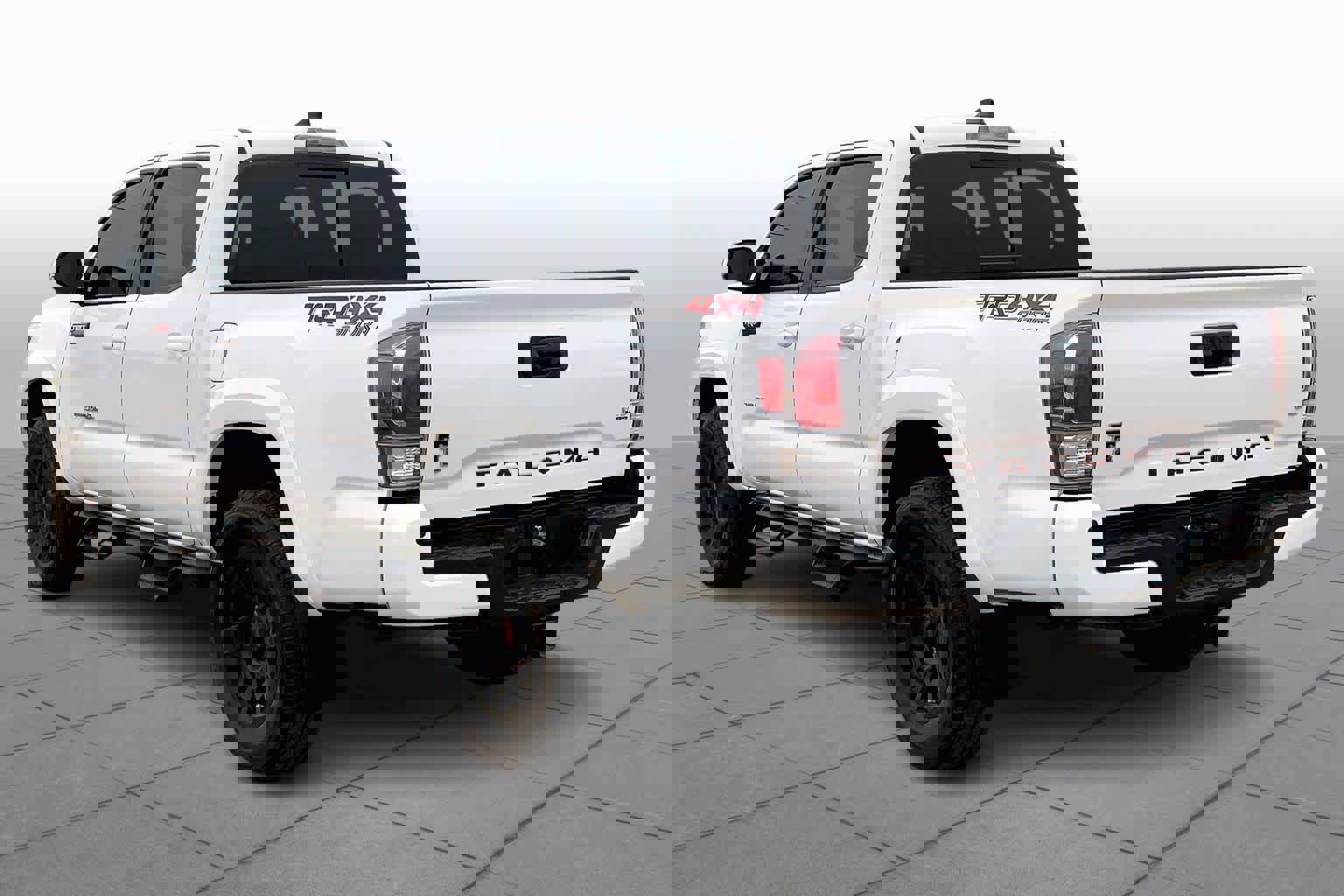 Used 2023 Toyota Tacoma TRD Sport w/ Technology Package image 12