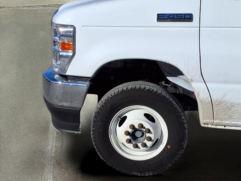 New 2024 Ford E-450 and Econoline 450 Super Duty w/ Power Windows & Locks Group RWD image 25