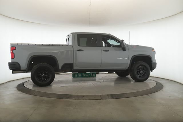 Used 2025 Chevrolet Silverado 2500 ZR2 AWD/4WD image 6