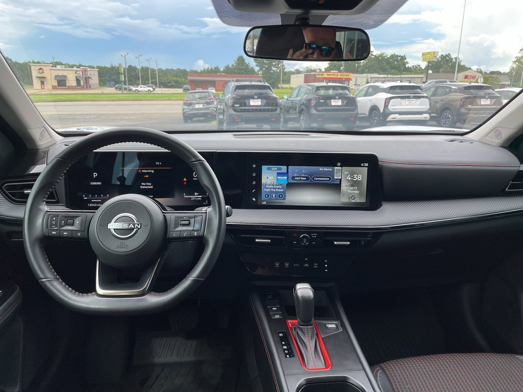 Certified 2025 Nissan Kicks SR image 11