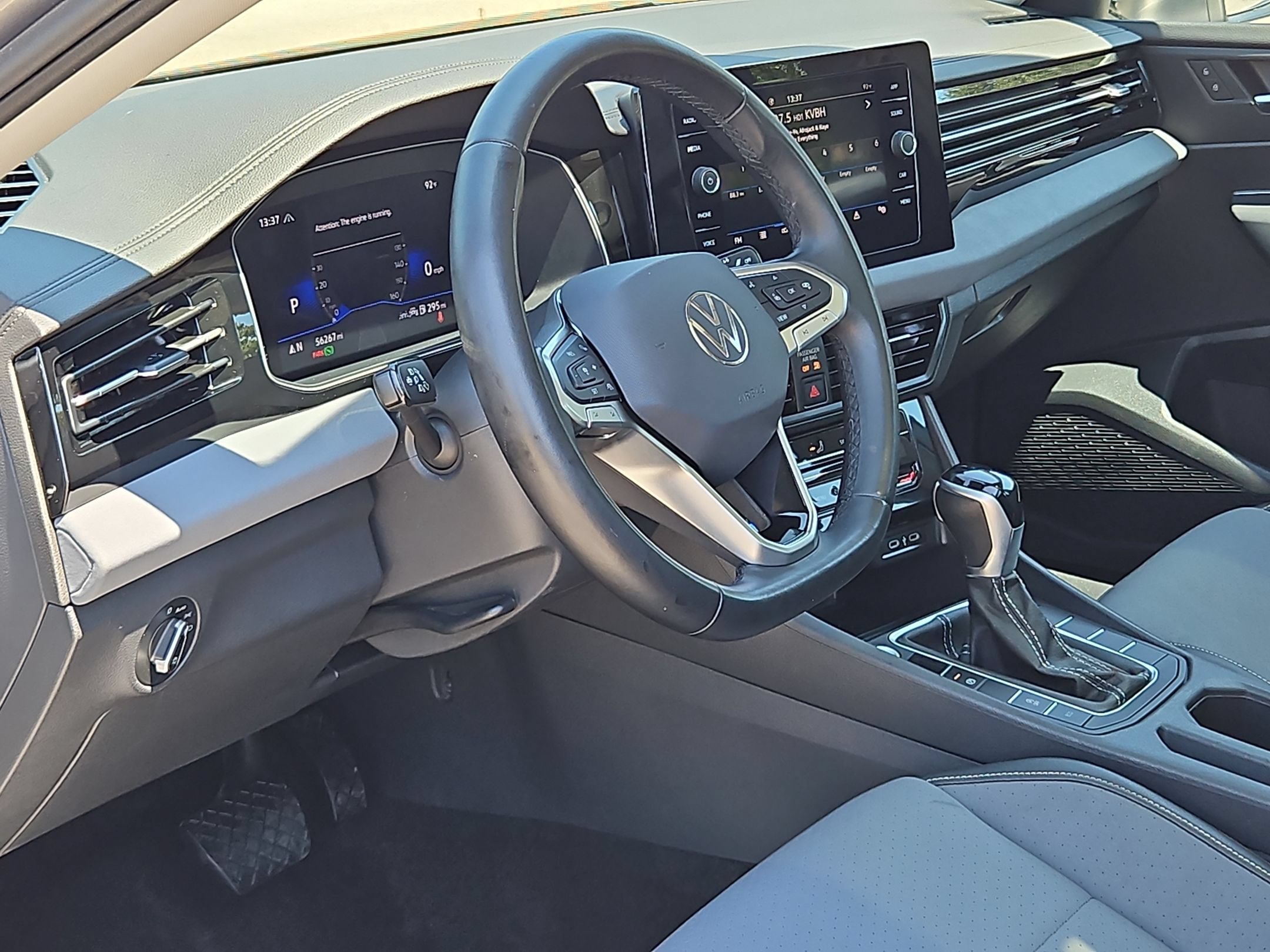 Used 2025 Volkswagen Jetta SE FWD image 12