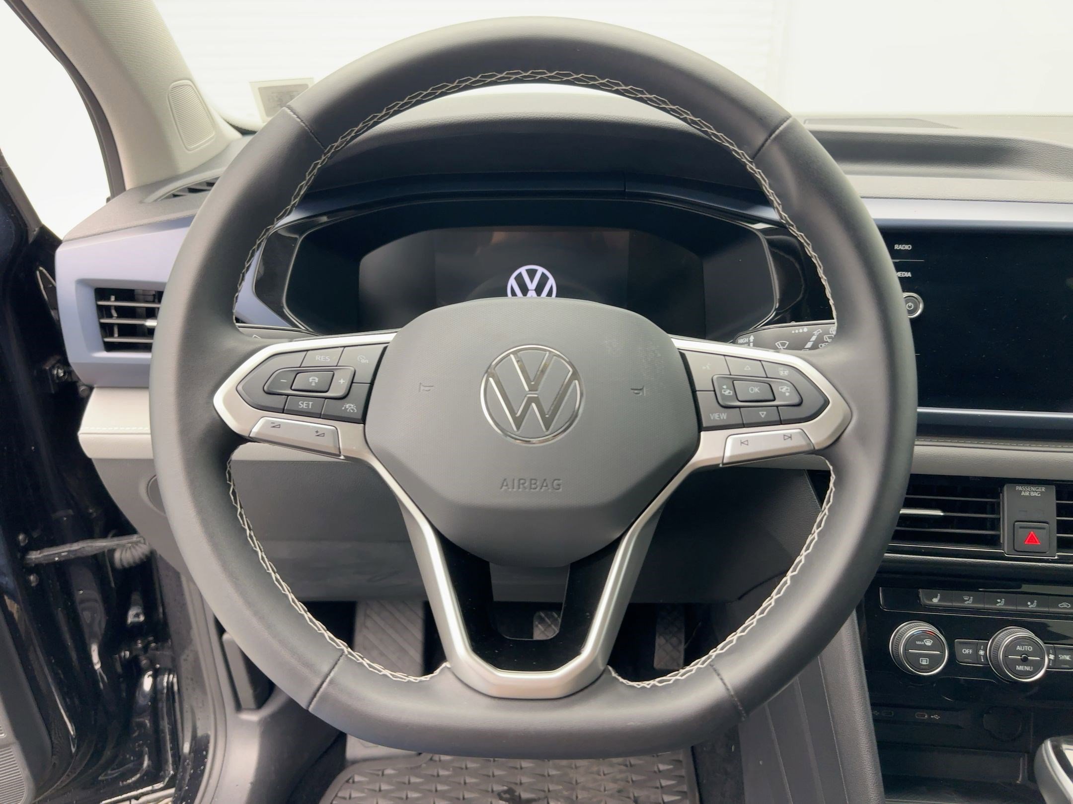 Used 2024 Volkswagen Taos SE image 16