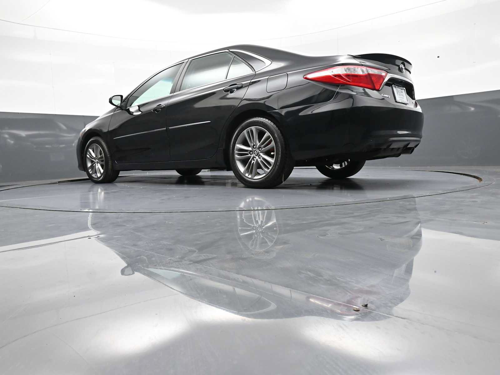 Used 2016 Toyota Camry SE w/ Protection Package (Q2) FWD image 30