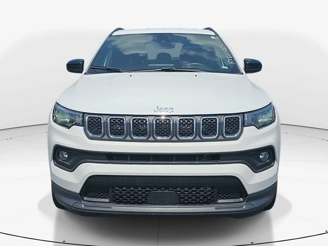 Used 2024 Jeep Compass Latitude AWD/4WD image 8