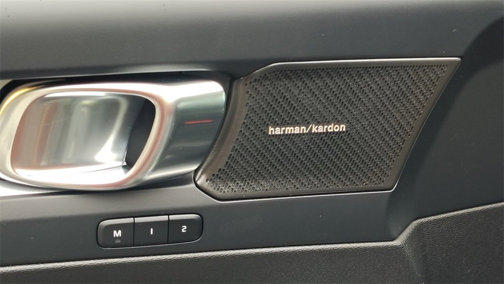 New 2026 Volvo XC40 B5 Ultra w/ Climate Package image 9