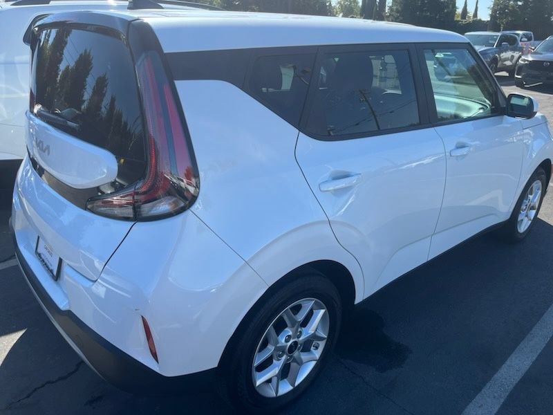 Used 2025 Kia Soul LX w/ LX Technology Package FWD image 3