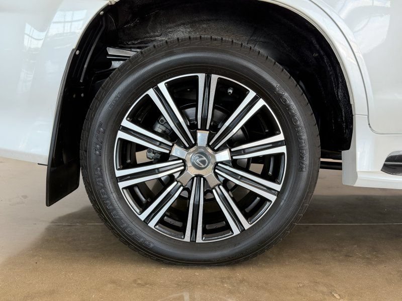 Used 2019 Lexus LX 570 4WD w/ Luxury Package image 12