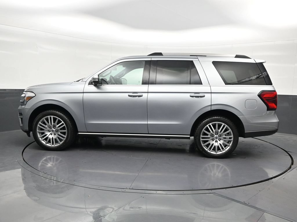 Used 2023 Ford Expedition Limited AWD/4WD image 2