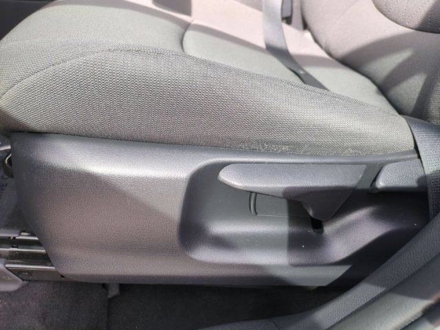 Used 2022 Toyota Corolla Cross LE AWD/4WD image 14