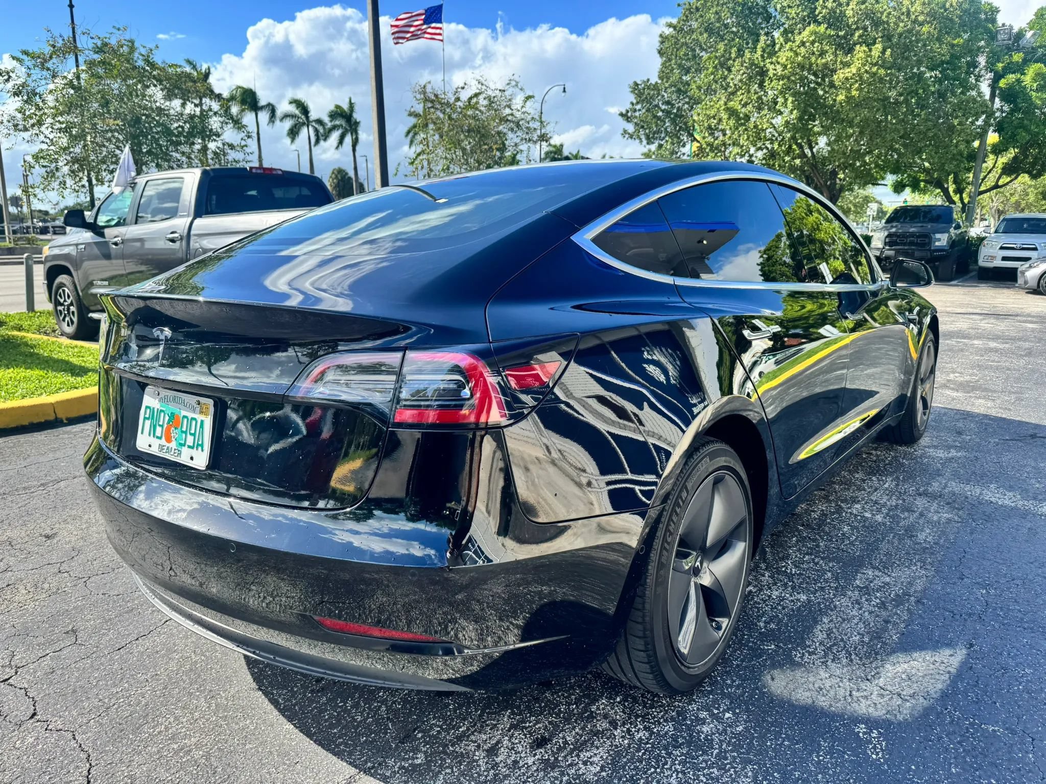 Used 2020 Tesla Model 3 Standard Range RWD image 5
