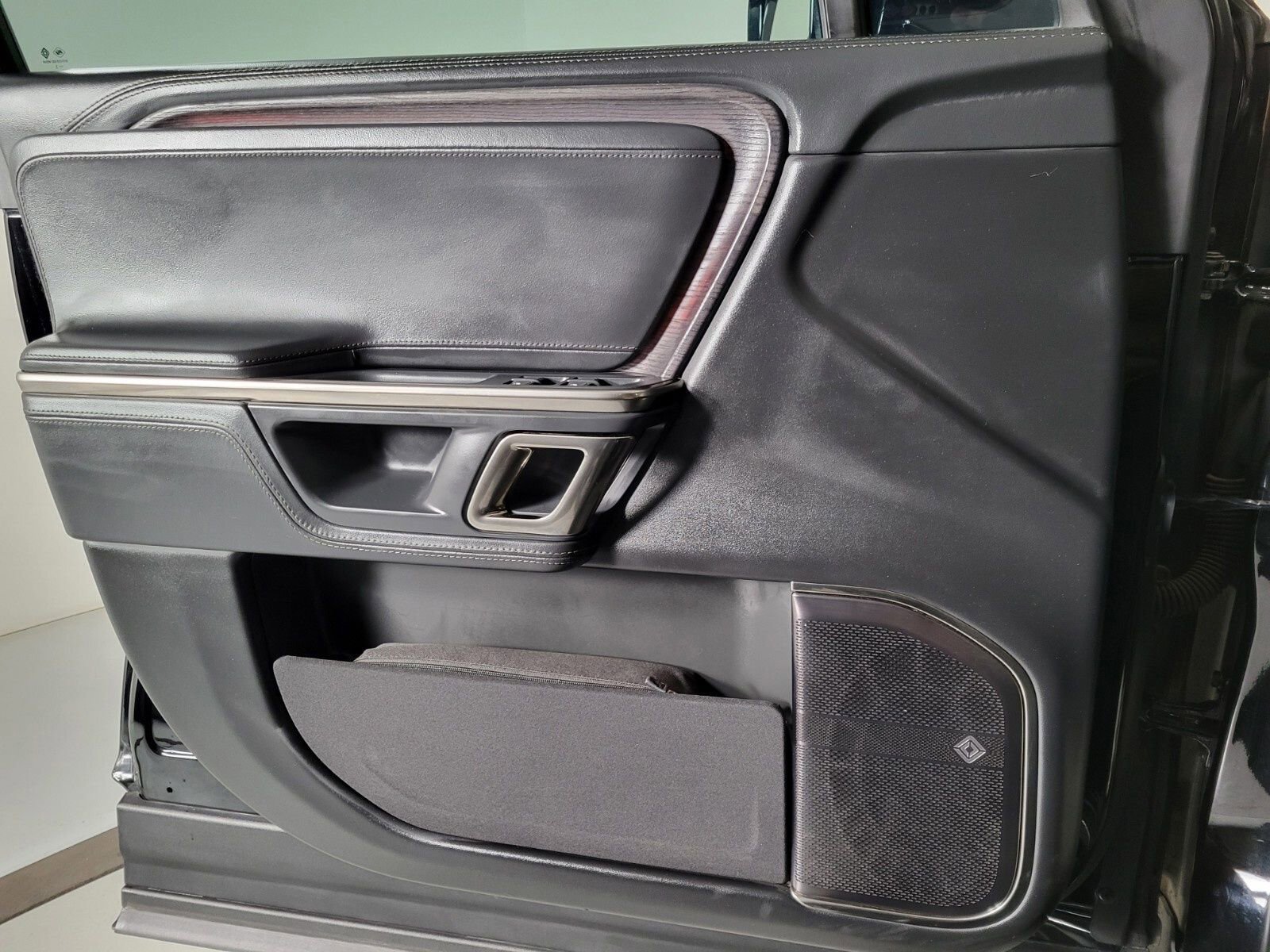 Used 2023 Rivian R1T Adventure image 31