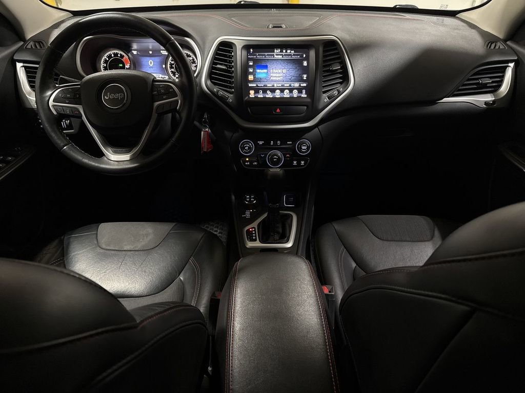 Used 2016 Jeep Cherokee Trailhawk image 10