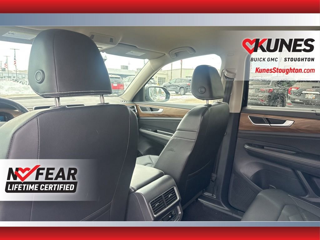 Used 2025 Volkswagen Atlas SE image 35