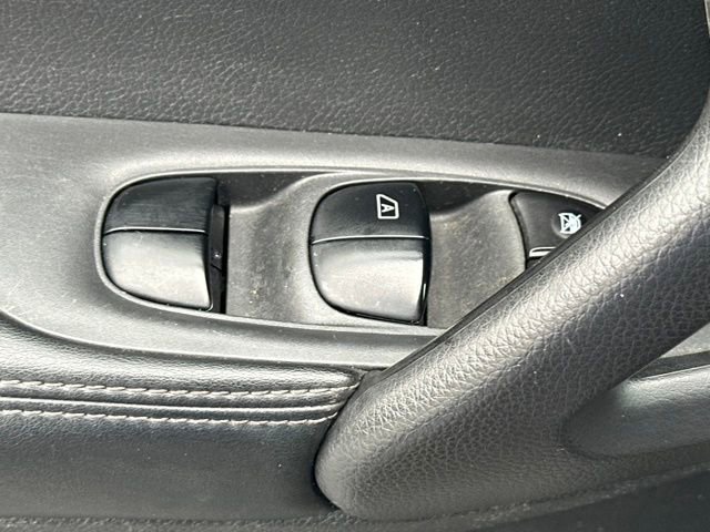 Used 2018 Nissan Rogue Sport SV AWD/4WD image 20