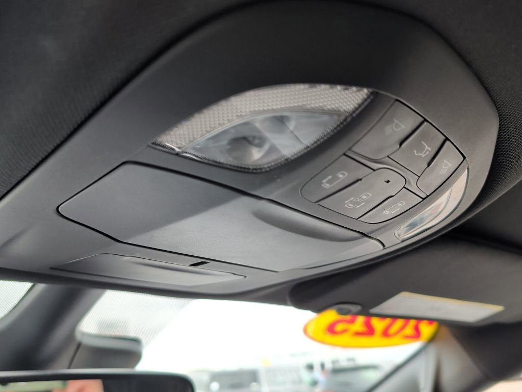 Used 2025 Chrysler Pacifica Select image 27
