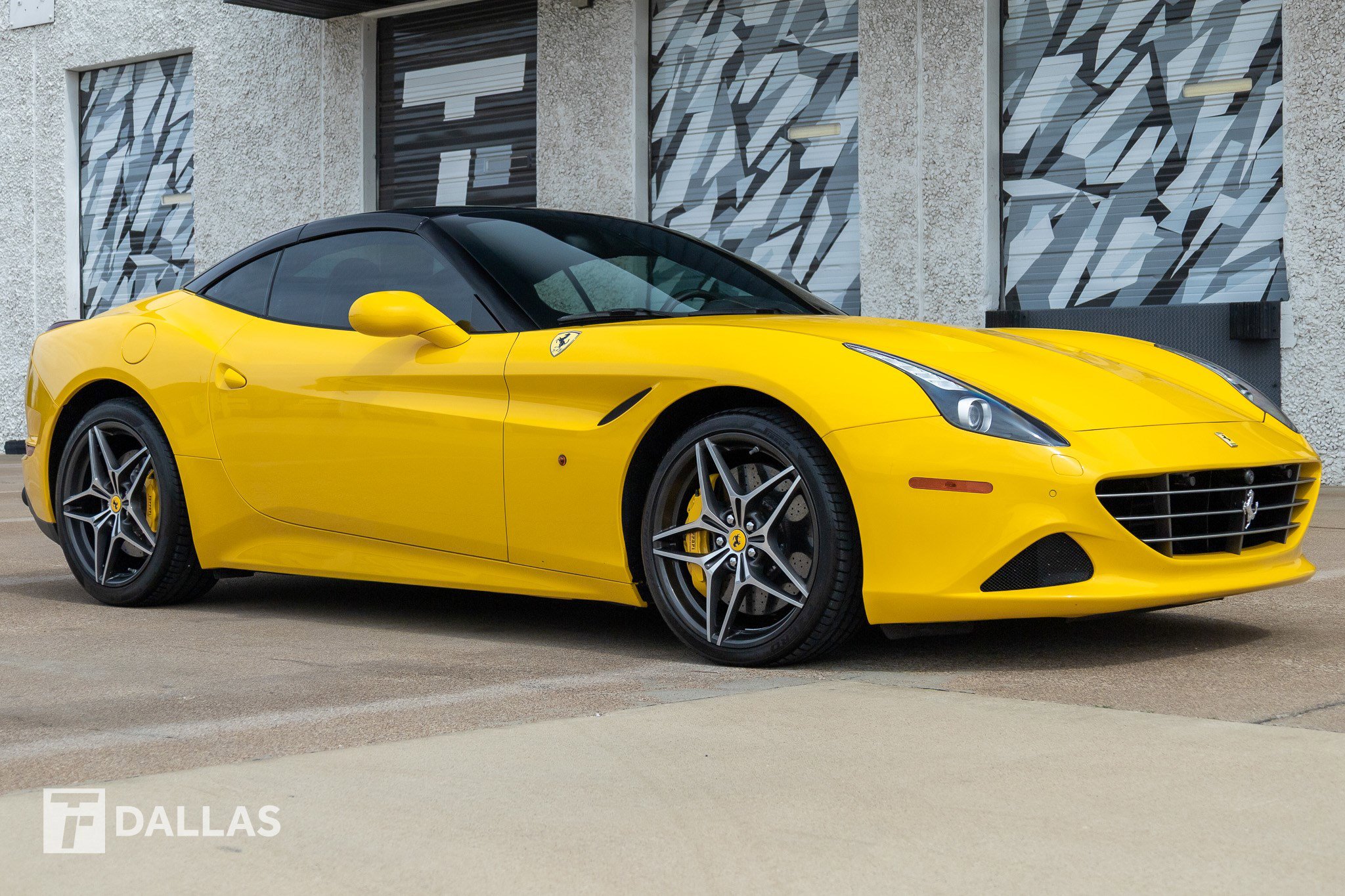 Used 2016 Ferrari California T RWD image 19