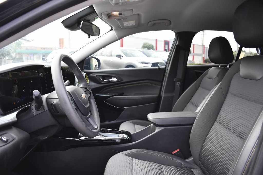 Used 2024 Chevrolet Trax LT FWD image 19