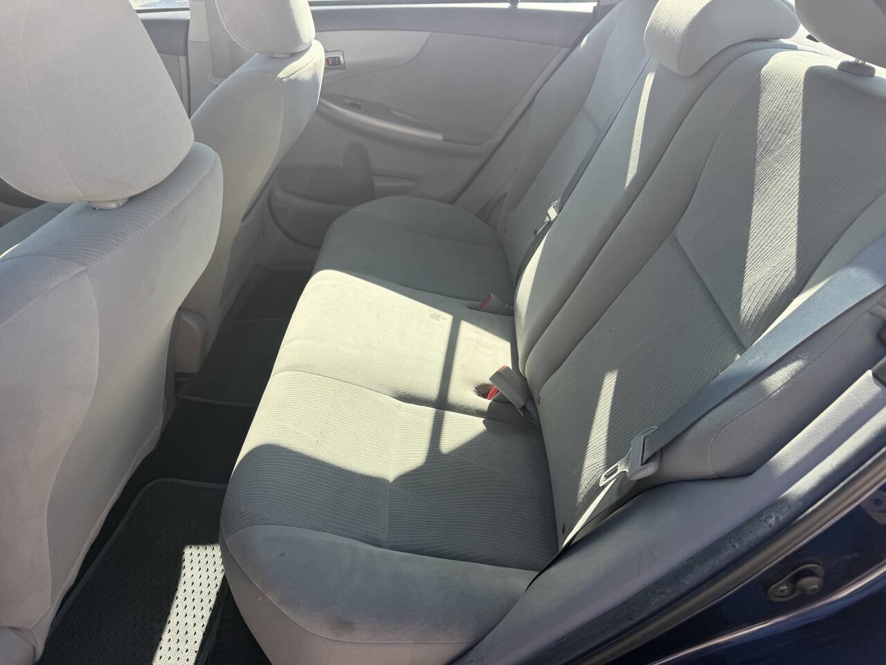 Used 2013 Toyota Corolla LE FWD image 16