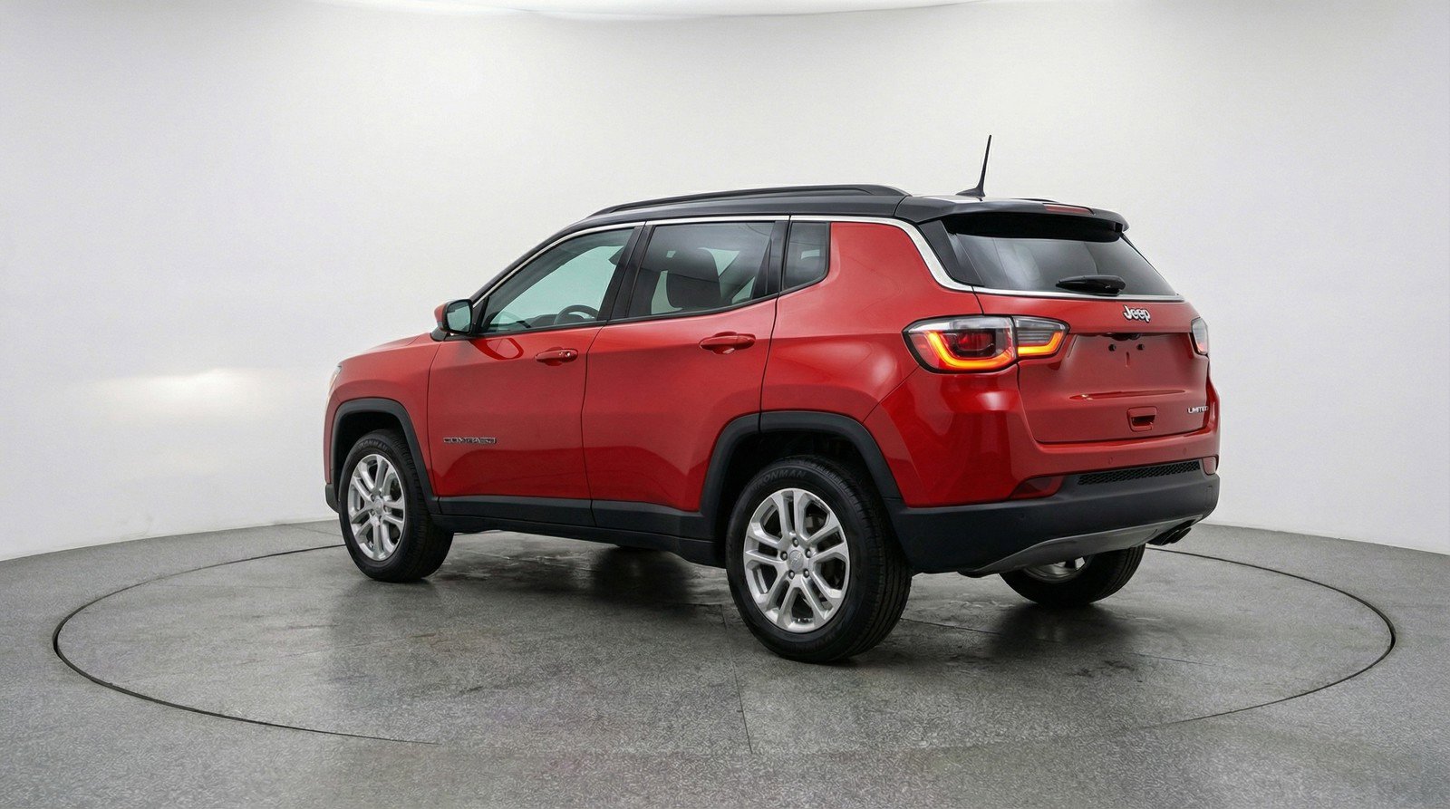 Used 2025 Jeep Compass Limited image 6