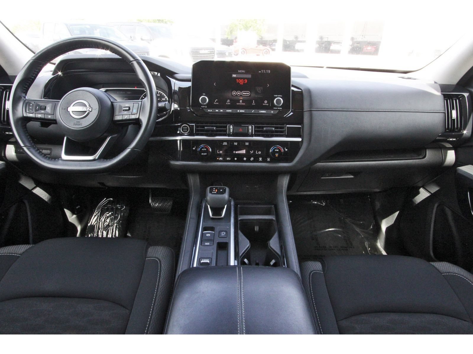 Used 2024 Nissan Pathfinder SV FWD image 12