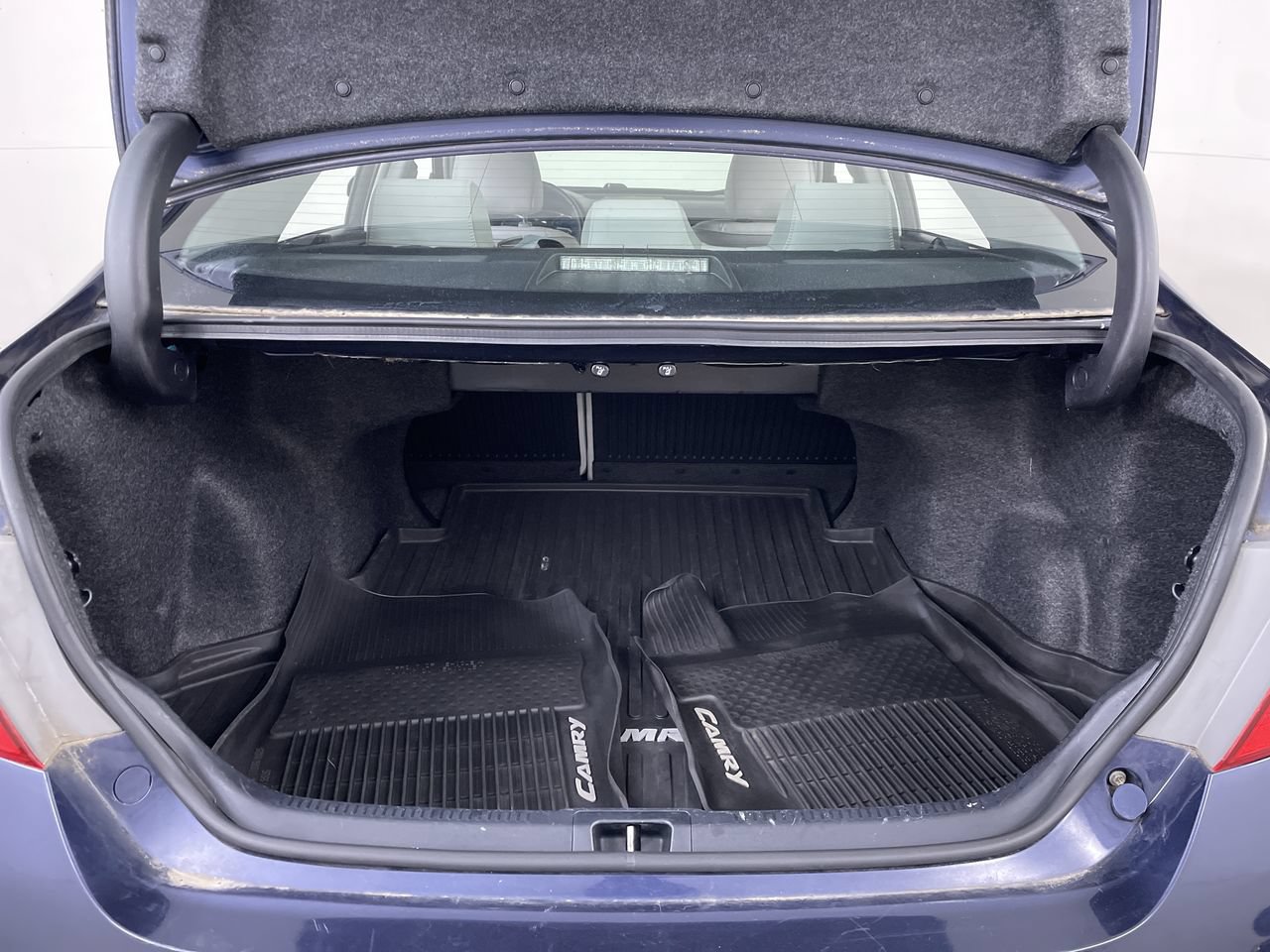 Used 2017 Toyota Camry XLE w/ Moonroof Package FWD image 23