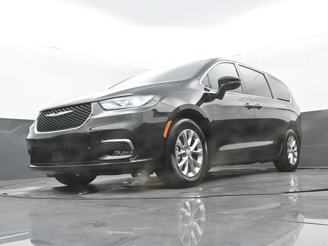 Used 2026 Chrysler Pacifica Limited FWD image 27