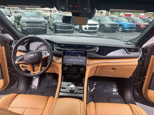 Used 2025 Jeep Grand Cherokee L Summit AWD/4WD image 26