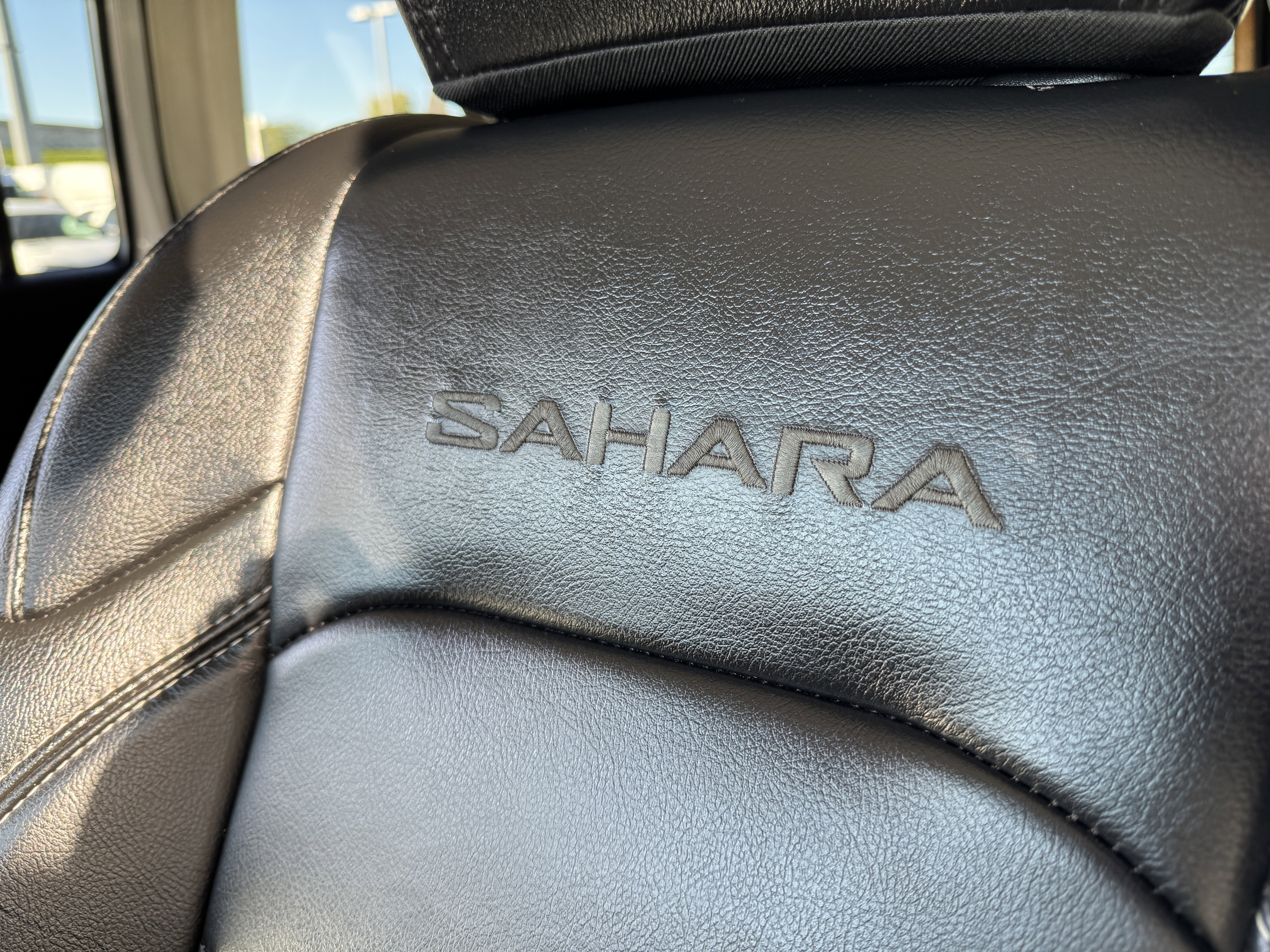 Used 2022 Jeep Wrangler Unlimited Sahara w/ Cold Weather Group image 34