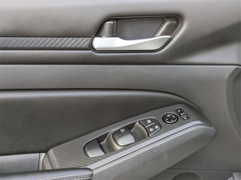 Used 2024 Nissan Altima 2.5 SV image 13