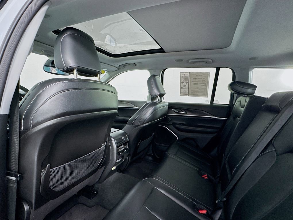 Used 2024 Jeep Grand Cherokee Limited 4xe image 18