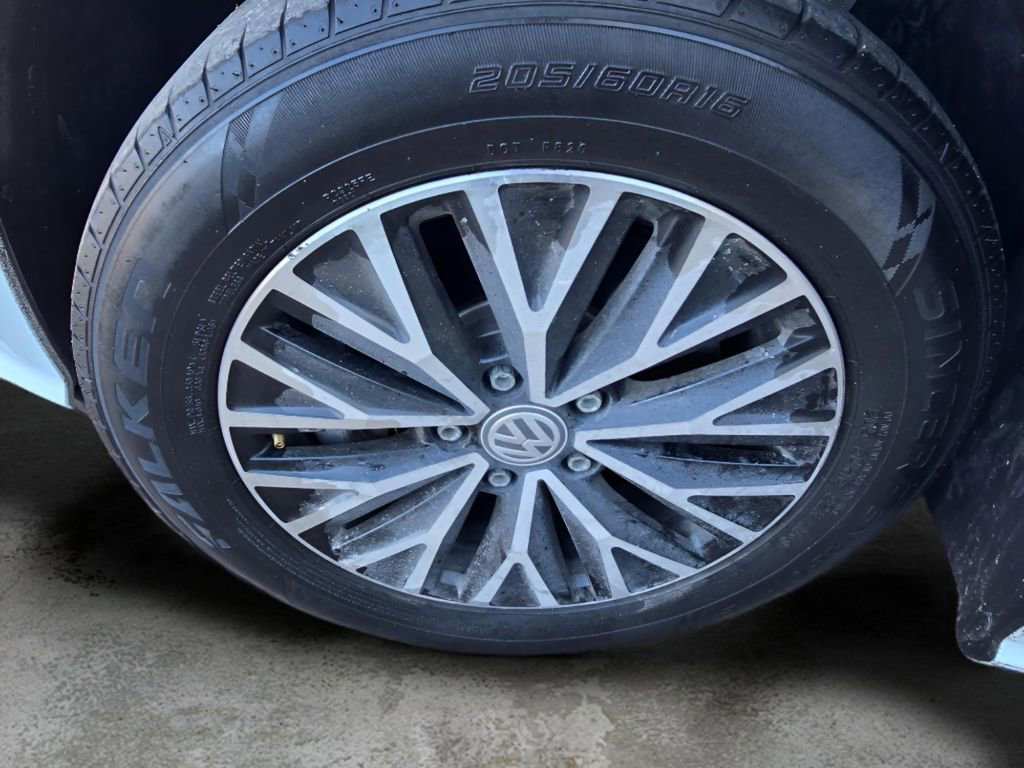 Used 2018 Volkswagen Passat 2.0T SE image 15