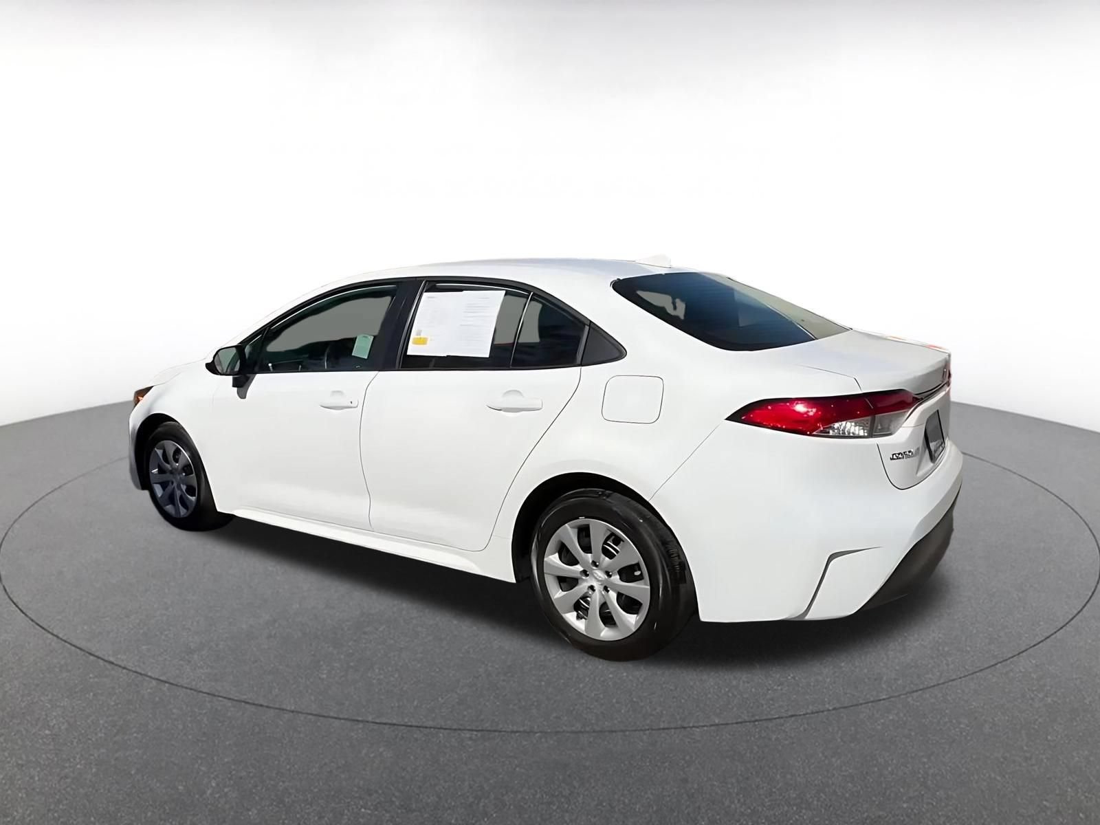Used 2025 Toyota Corolla LE FWD image 10