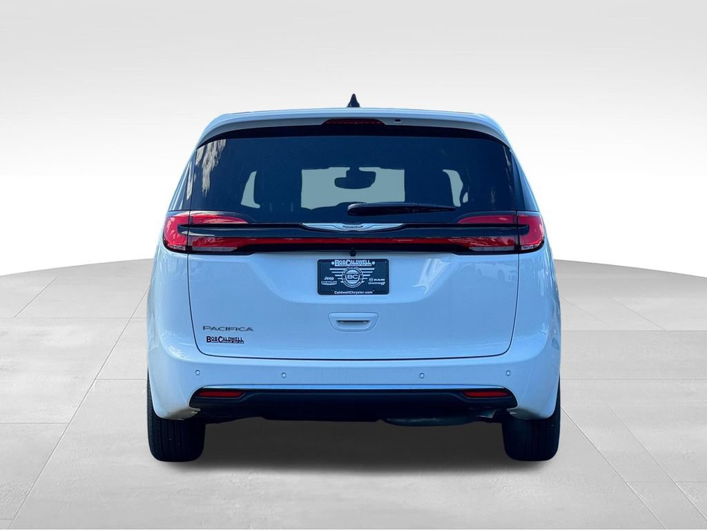 New 2026 Chrysler Pacifica Select FWD image 6
