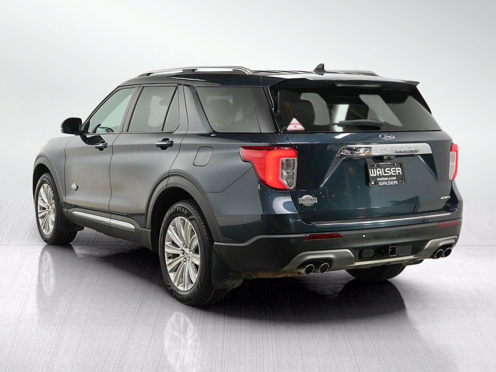Used 2024 Ford Explorer King Ranch w/ Technology Package AWD/4WD image 4
